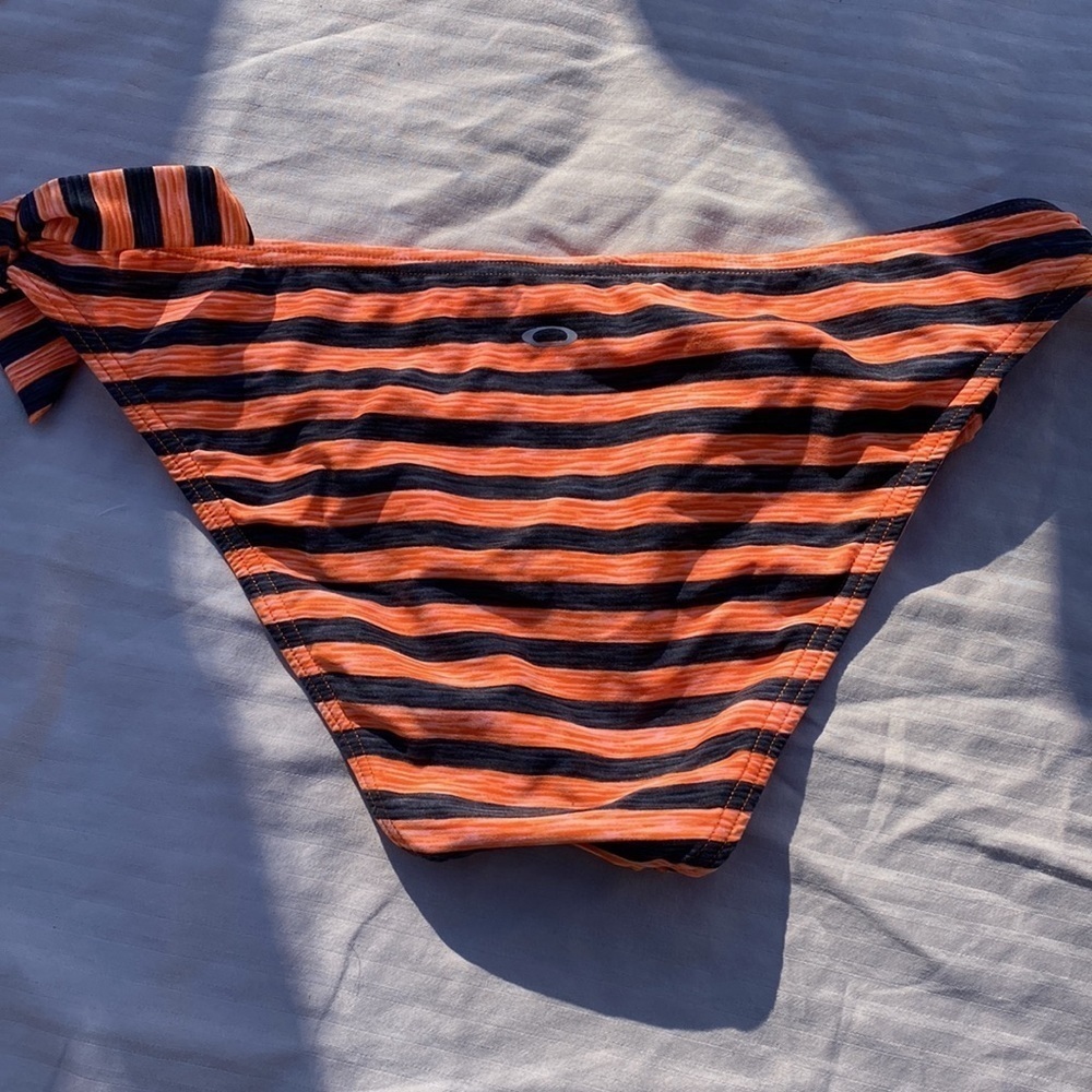 Oakley swimsuit bottoms🏖​​​ - Picture 4 of 5